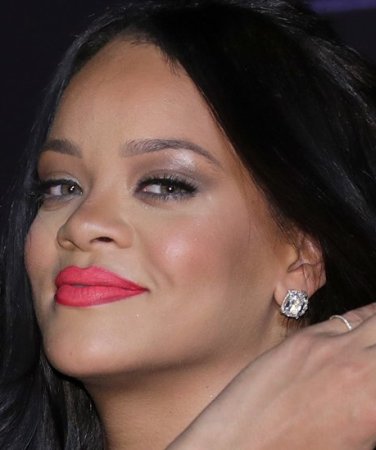 Rihanna Plastic Surgery