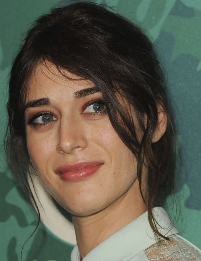 Lizzy Caplan Plastic Surgery Face